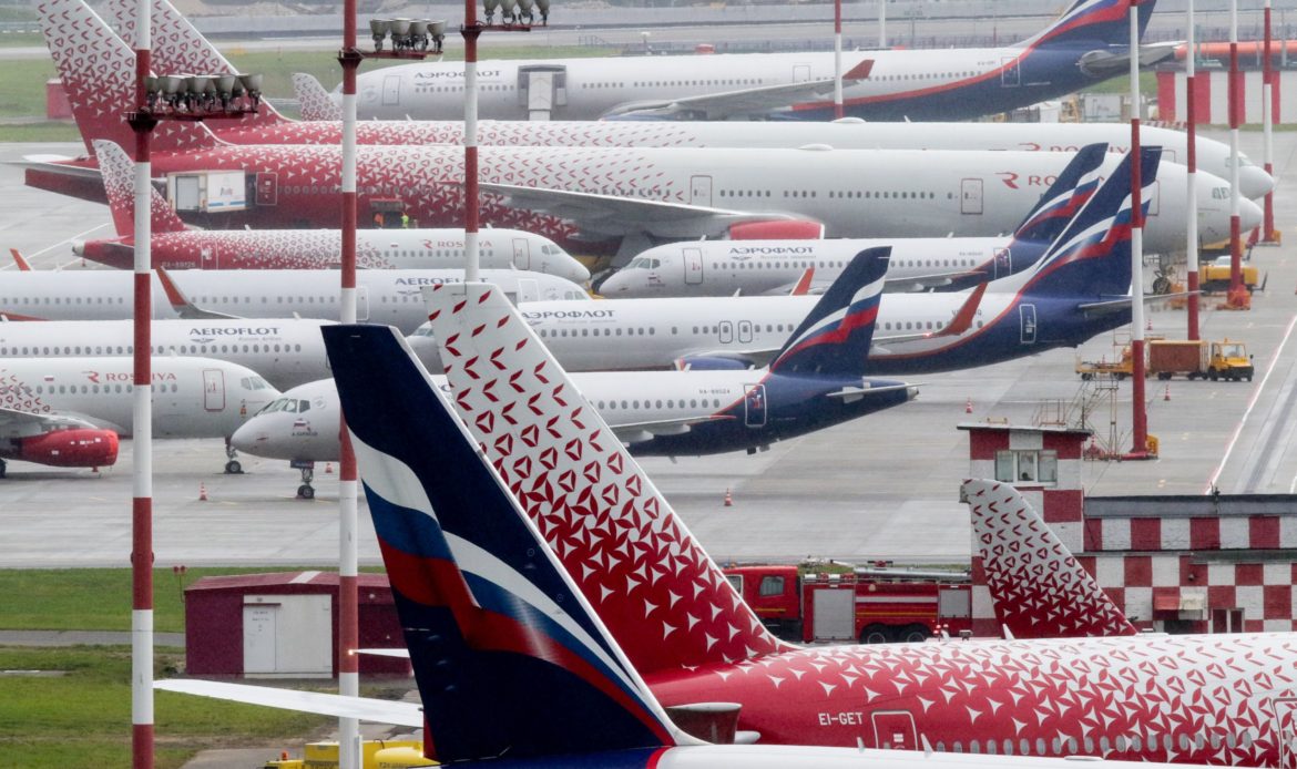 Arrendadoras van contra aseguradoras por aviones atrapados en Rusia
