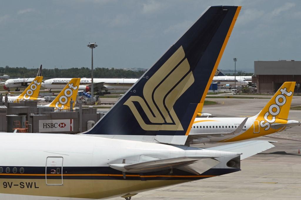 Aerolíneas en Singapur establecen fechas límite para que los empleados se vacunen