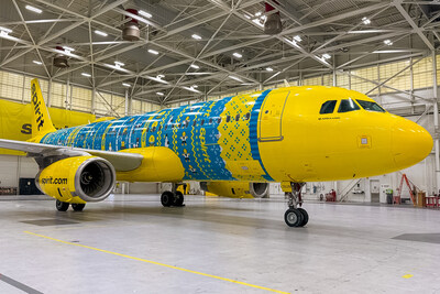 Spirit Airlines estrena pintura festiva y anuncia actividades para temporada navideña