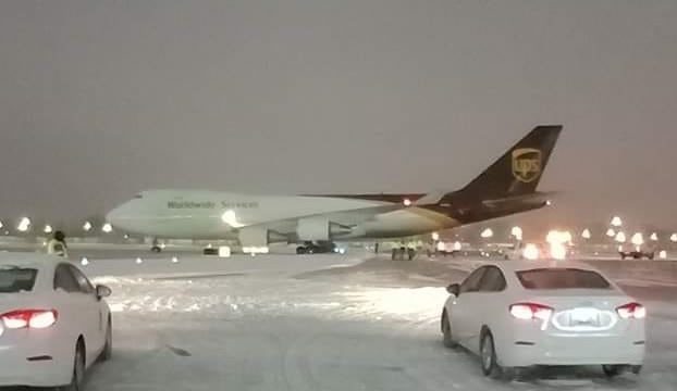 Boeing 747-400F de UPS excursiona fuera de calle de rodaje en Estados Unidos