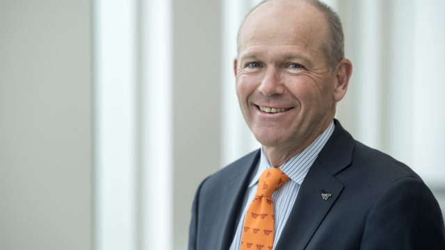 Boeing nombra a David L. Calhoun como nuevo CEO