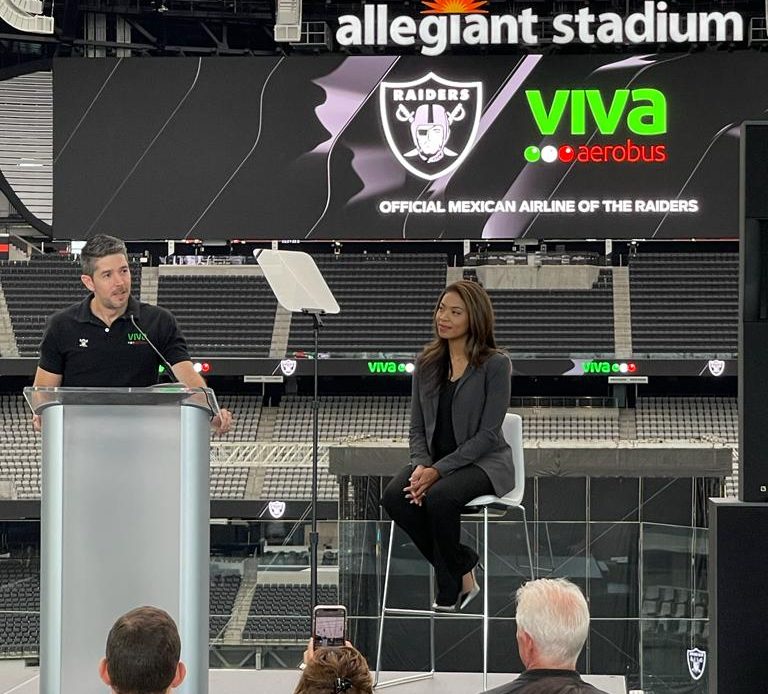 Viva Aerobus se convierte en la aerolínea oficial de Los Raiders de Las Vegas en México
