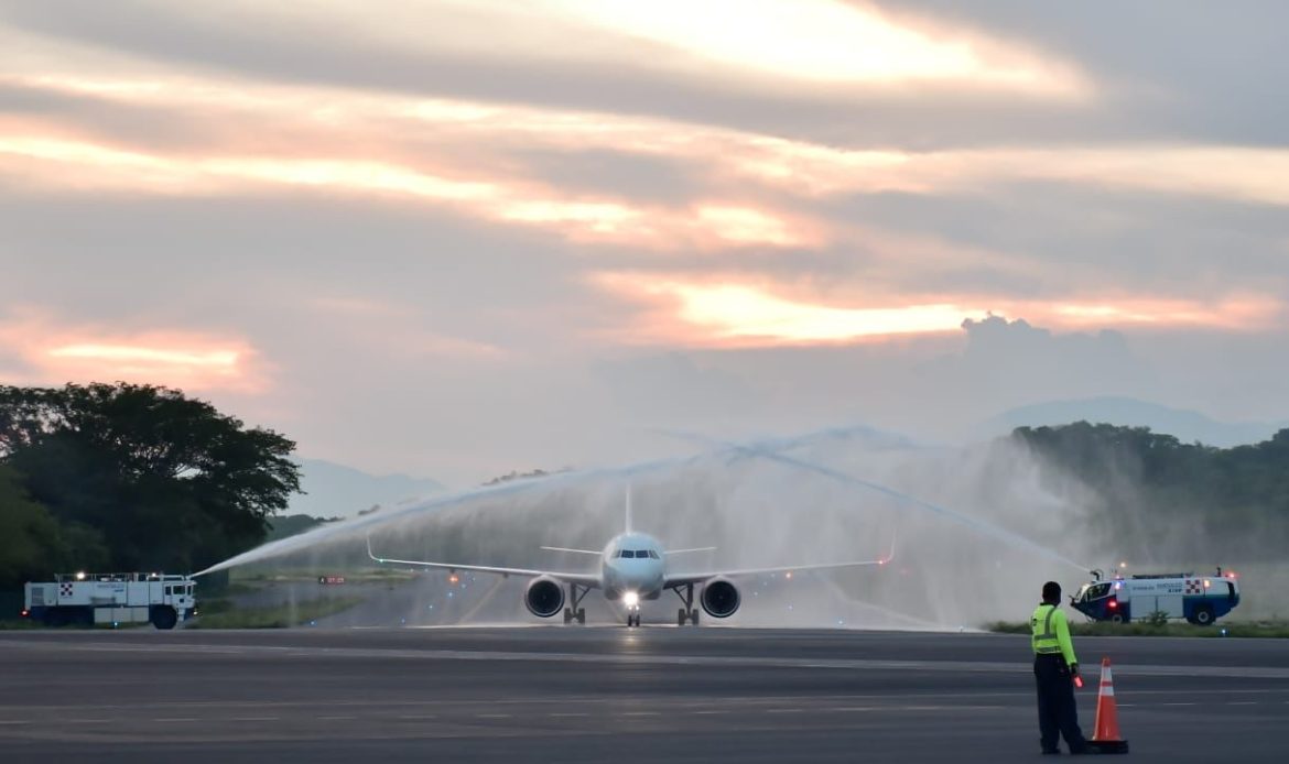 Inaugura Viva Aerobus 4 rutas nacionales