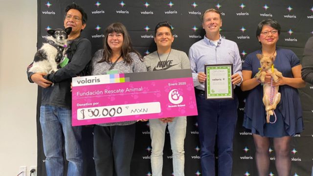Volaris realiza donación a la ONG «Rescate Animal» en nombre de sus clientes