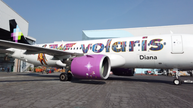 Volaris viste su nuevo A320 con diseño de la nueva película de la «Mujer Maravilla 1984»