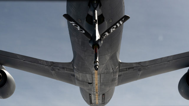 Avión cisterna KC-135 de Estados Unidos se accidenta en el oeste de Irak