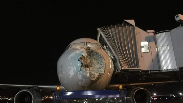 A319 de American desviado de emergencia por granizo