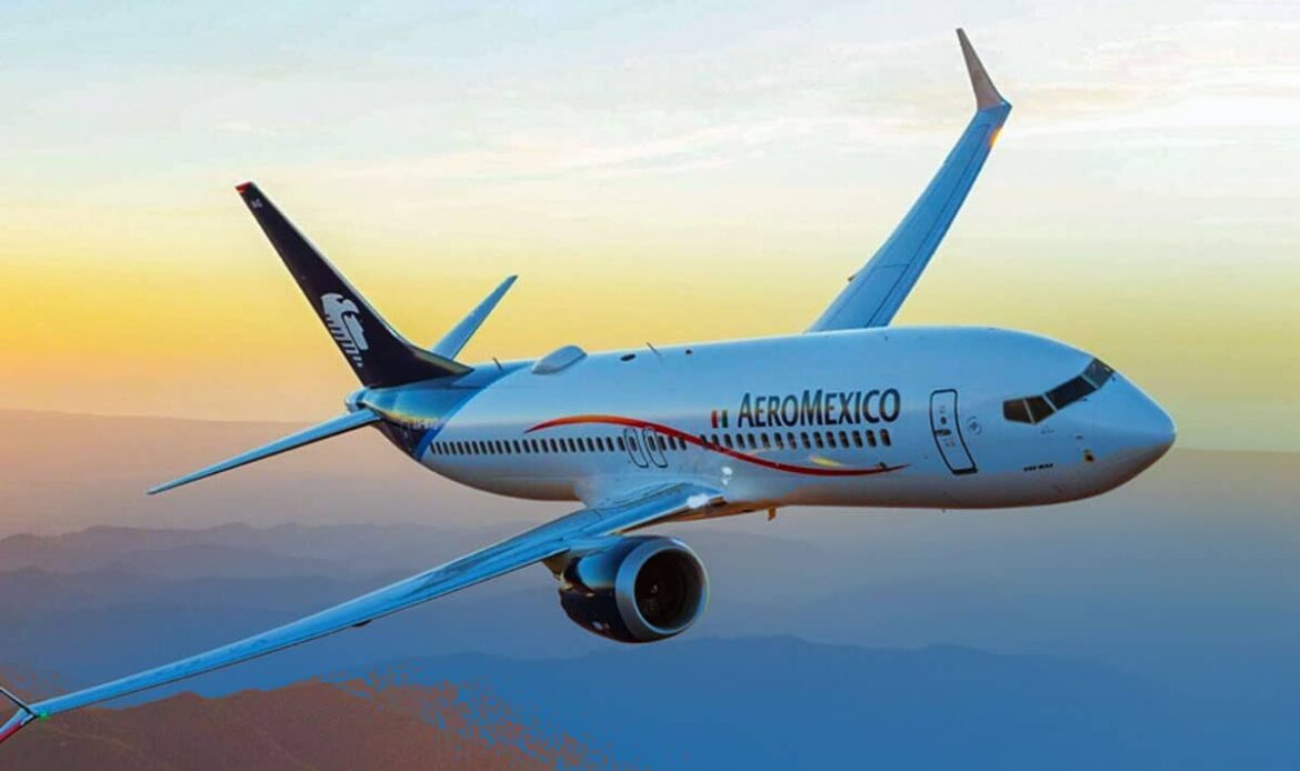 Aeroméxico marca su regreso a la Bolsa Mexicana de Valores con el tradicional campanazo