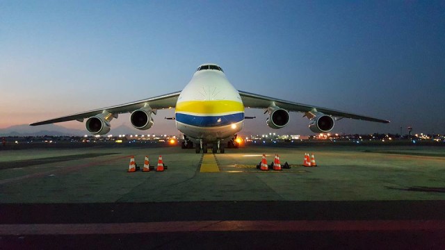 Aeroméxico recibe en México su simulador de Boeing 787 a bordo de un Antonov 124