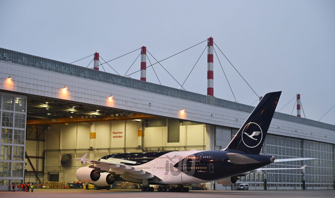 Lufthansa presenta Airbus A380 con librea especial de aniversario
