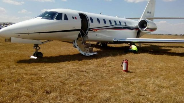 Sufre excursión de pista avión en Toluca
