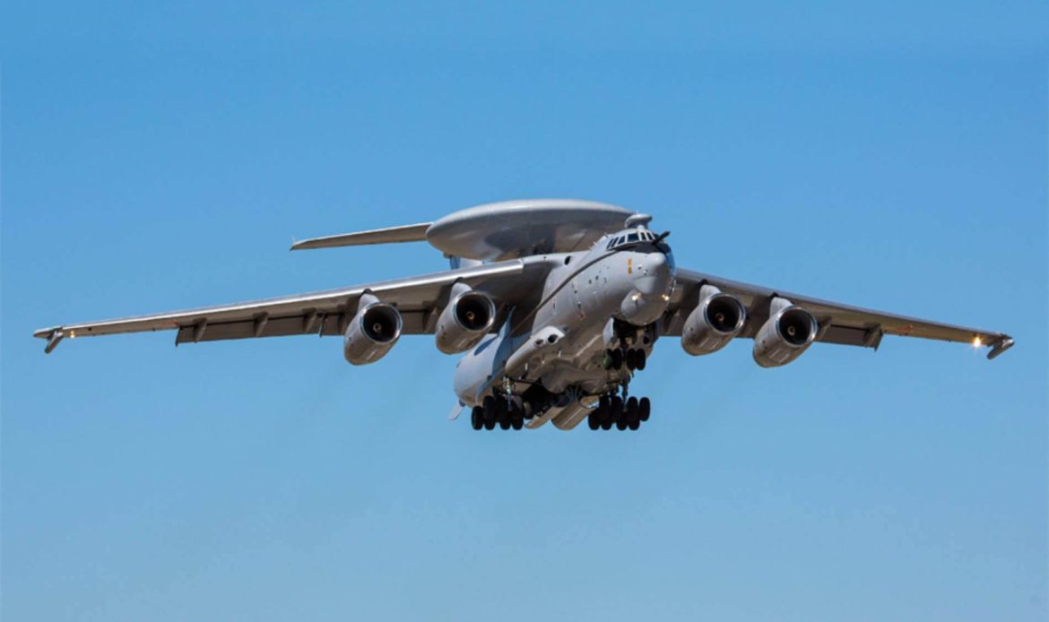 Avión prototipo de de rastreo ruso enciende su radar por primera vez