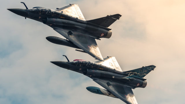 Su-27 ruso intercepta dos Mirage 2000 franceses sobre el Mar Negro