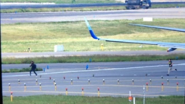 Vuelo de China Airlines es detenido por un hombre oculto en tren de aterrizaje