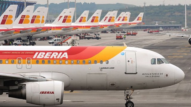 Huelga de controladores aéreos en Francia provoca la cancelación de vuelos.