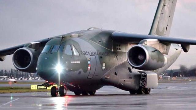 Embraer entrega el primer KC-390 a la Fuerza Aérea de Brasil.