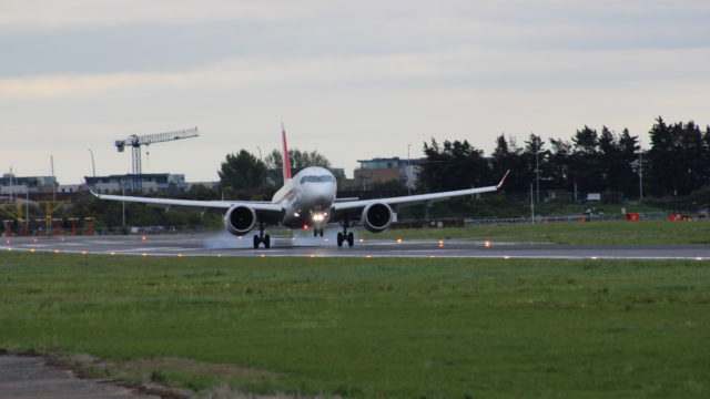 CS100 realiza primer vuelo comercial a London City