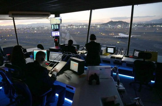 Controladores de tránsito aéreo se manifiestan contra Ley de Remuneraciones